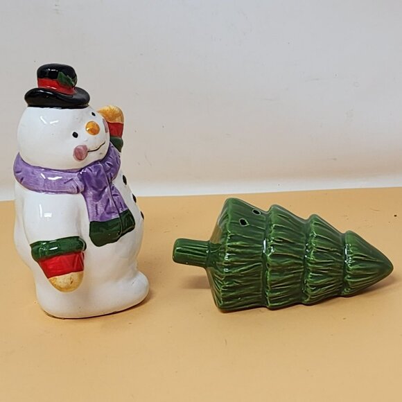 Enesco Snowman & Christmas Tree Ceramic Salt & Pepper Shaker Set New In Box - Picture 6 of 11